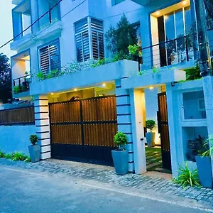 8 Luxury Motel